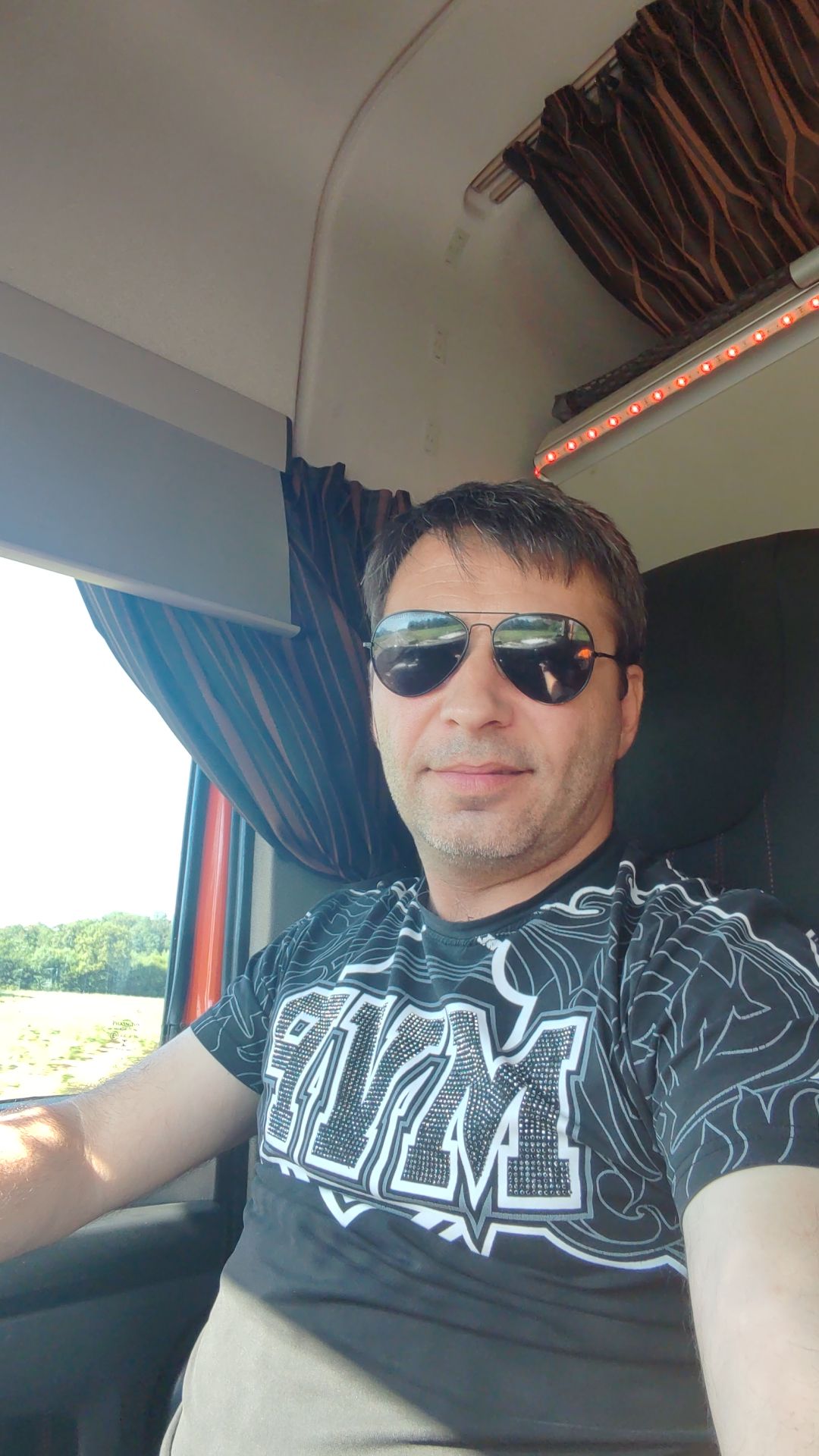Profil de Manolis, 46 ans, Sexe France à LeTronquay