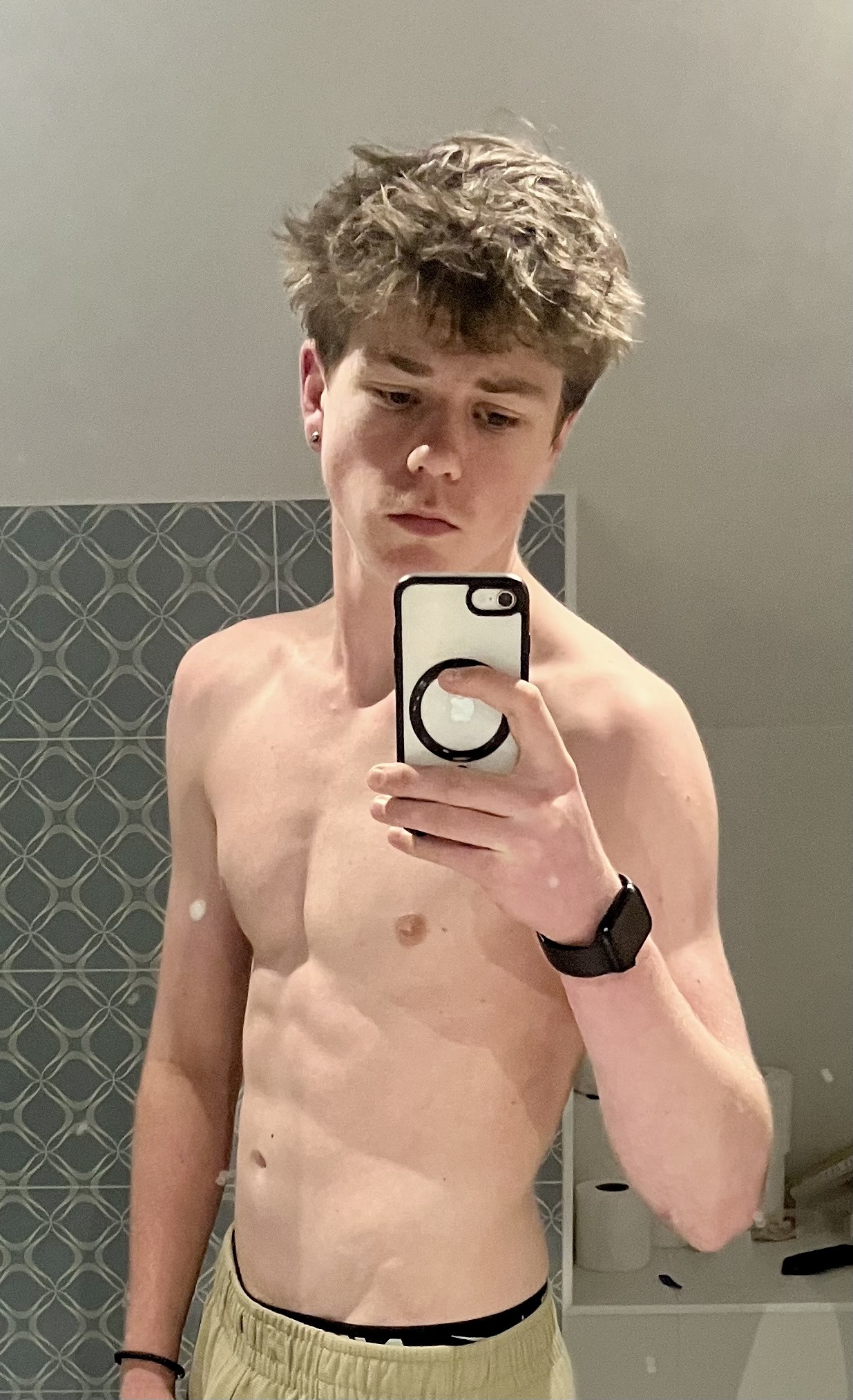 Profil de Hossein, 18 ans, Sexe France à Laissey